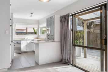 2/72 Onewa Road, Northcote Point