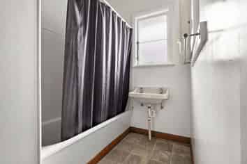 24 Bonnie Brae Road, Meadowbank