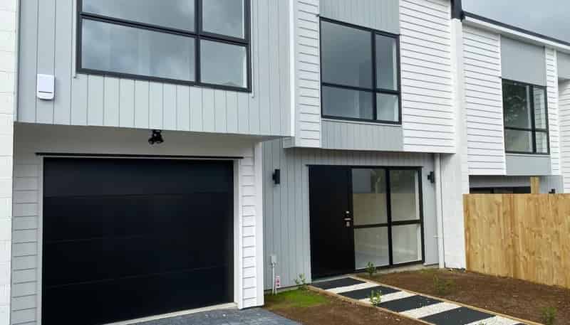 2/3 Arran  Street, Avondale