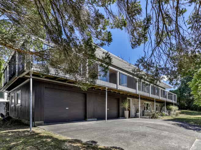 87 Stottholm Road, Titirangi