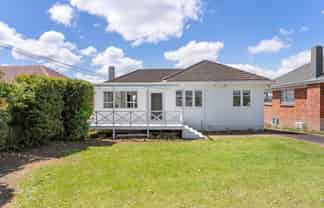 74 Oakdale Rd, Hillsborough