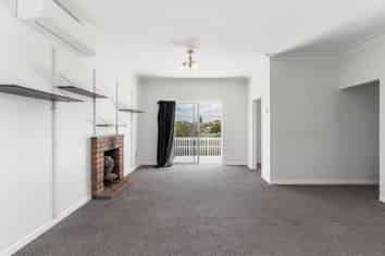 74 Oakdale Rd, Hillsborough