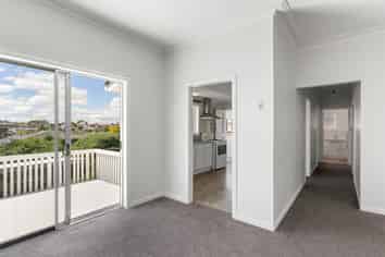 74 Oakdale Rd, Hillsborough