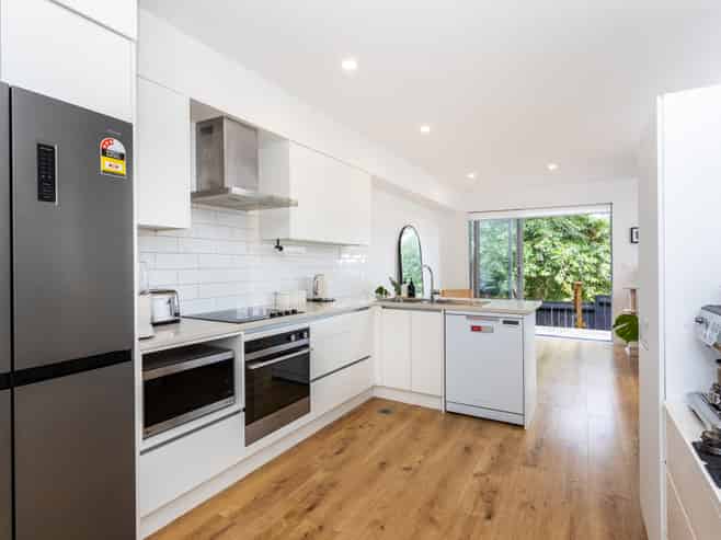 1B Kororo Street, Northcote
