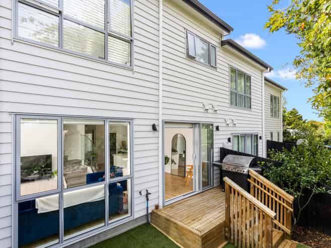 1B Kororo Street, Northcote