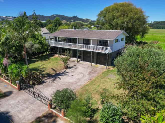 119 Lowe Avenue, Thames