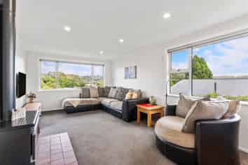 5 Pauline Way, Paparangi