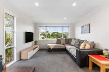 5 Pauline Way, Paparangi