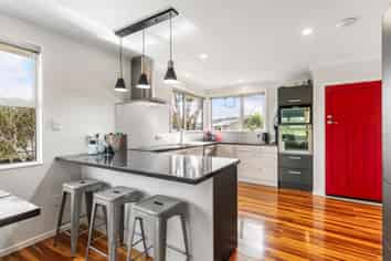 5 Pauline Way, Paparangi