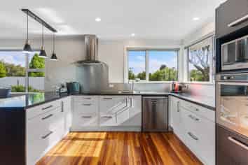 5 Pauline Way, Paparangi