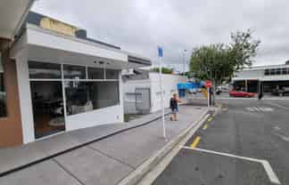 Central Kamo Retail with basement 