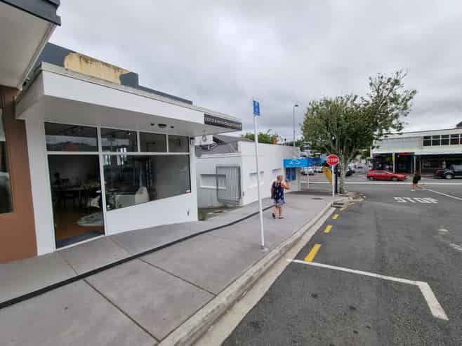 Central Kamo Retail with basement 