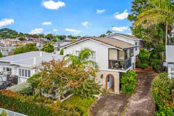 11B Lloyd Avenue, Mount Albert