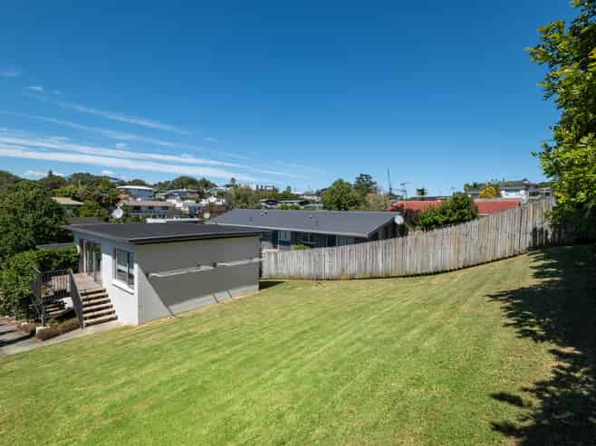 22 Don Croot Street, Western Springs