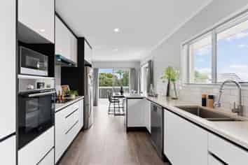 4 Haseler Crescent, Mellons Bay