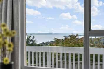 4 Haseler Crescent, Mellons Bay