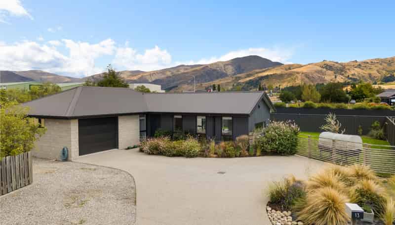 13 Phoenix Place, Cromwell