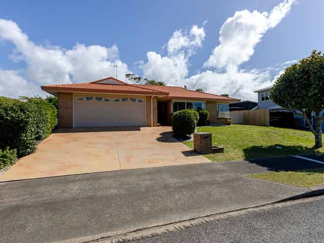 8 San Vito Place, Paraparaumu Beach