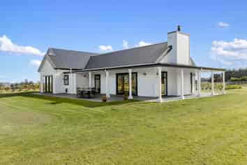 71 Davis Road, Cust