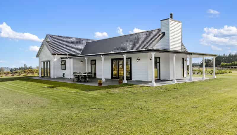 71 Davis Road, Cust
