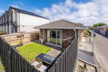 1 Woolston Court, Woolston
