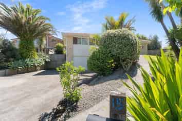 15 Ambassador Glade, Orewa