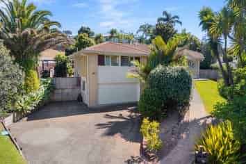 15 Ambassador Glade, Orewa