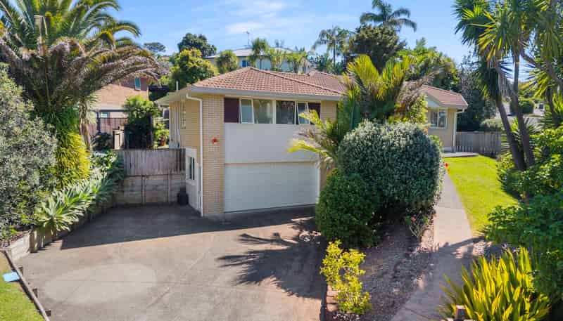 15 Ambassador Glade, Orewa