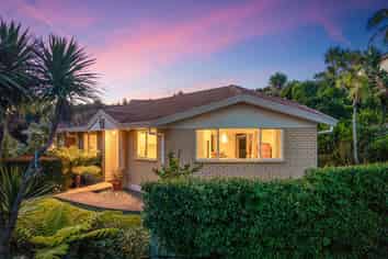 15 Ambassador Glade, Orewa