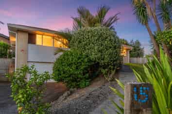 15 Ambassador Glade, Orewa