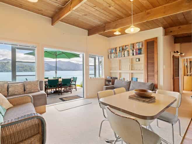 2453 Kenepuru Road, Black Rock