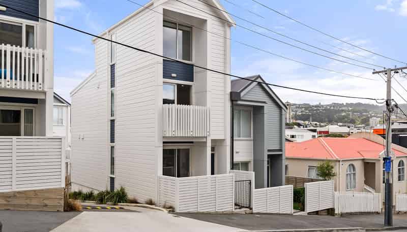 2/30 Pirie Street, Mount Victoria