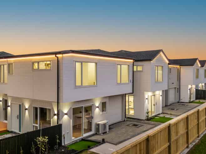 2/17 Muir Avenue, Mangere Bridge