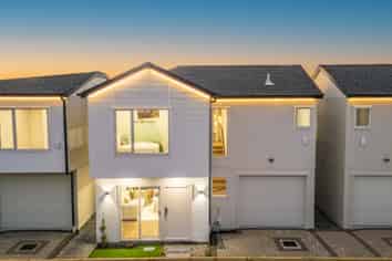 2/17 Muir Avenue, Mangere Bridge