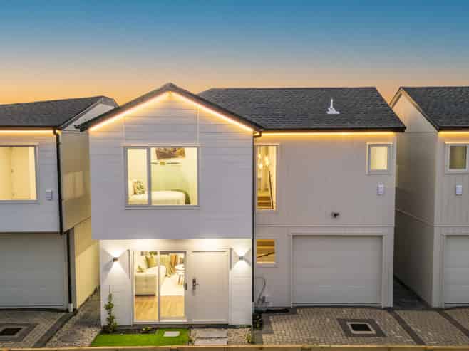 2/17 Muir Avenue, Mangere Bridge