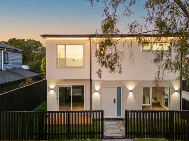 2/17 Muir Avenue, Mangere Bridge