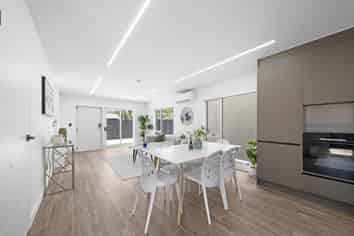 2/17 Muir Avenue, Mangere Bridge