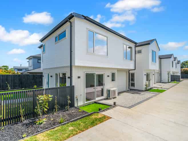 2/17 Muir Avenue, Mangere Bridge