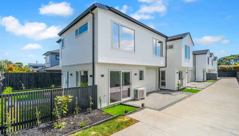 2/17 Muir Avenue, Mangere Bridge