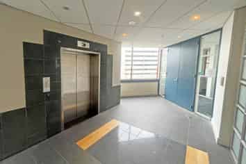 WELL PRESENTED FIRST FLOOR OFFICE
