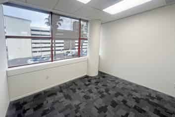 WELL PRESENTED FIRST FLOOR OFFICE
