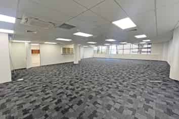 WELL PRESENTED FIRST FLOOR OFFICE
