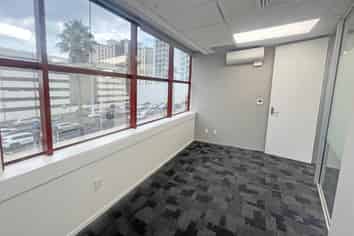 WELL PRESENTED FIRST FLOOR OFFICE
