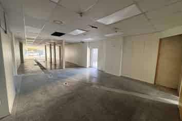 High Profile Prime Retail Site  