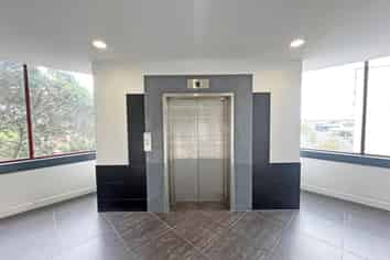 MODERN MANUKAU OFFICE
