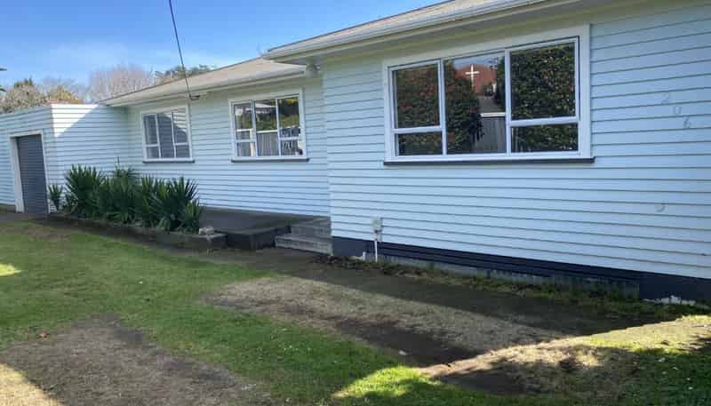 206 Tukapa Street, Westown