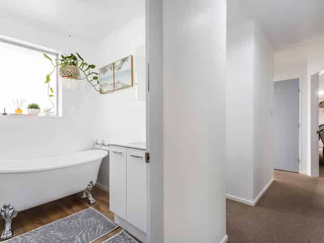 25 Clapham Grove, Stokes Valley