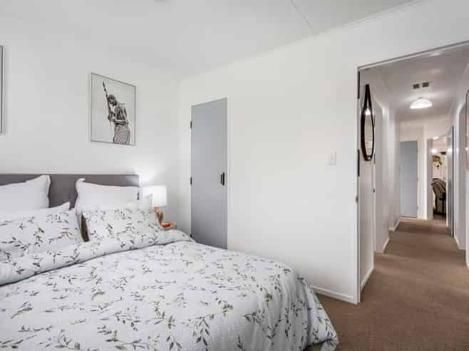 25 Clapham Grove, Stokes Valley