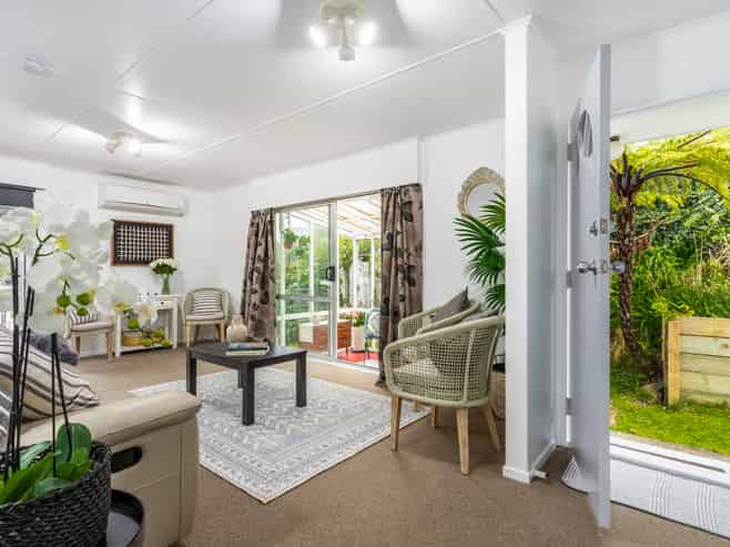 25 Clapham Grove, Stokes Valley