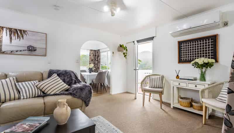 25 Clapham Grove, Stokes Valley